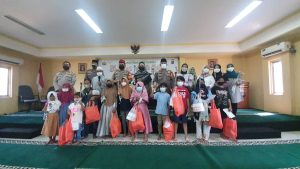 Peringati Hari Ibu, Polsek Tanjung Duren Berikan Santunan Anak Yatim Piatu