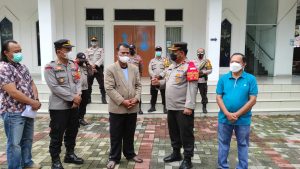 Polsek Cilincing Lakukan Sterilisasi & Edukasi PPKM Protokol Kesehatan Covid-19 Pada Gereja di Wilayah Hukum Polsek Cilincing