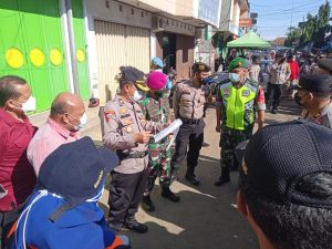 Polres Kendal Dengan 131 Personil Lakukan Pengamanan Saat Pedagang Pasar Weleri Pindah Tempat Daganganya