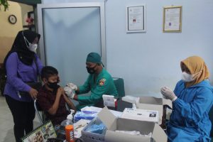 Anak-Anak Prajurit Kodim 0728/Wonogiri Mendapat Vaksinasi Covid-19
