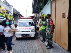 Bentuk Kepedulian Terhadap Warganya , Babinsa Keprabon Laksanakan Takziyah di Wilayah Binaan