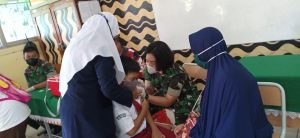 Kolaborasi Koramil 02/Matraman Bersama Lurah Pisbar Tuntaskan Vaksinasi Usia 6-11 Tahun