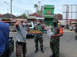 Babinsa Koramil 24/Puhpelem Terus Himbau Warga Akan Pentingnya Prokes