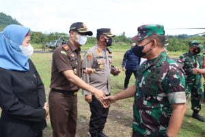 Kasad Cek Prajurit Di Perbatasan Entikong
