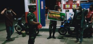 Patroli Malam Hari, Babinsa Berikan Himbauan Kepada Masyarakat