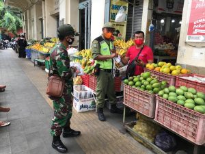 Jangan Lengah Corona Belum Musnah, Serda Budiono Gencar Laksanakan Himbuan Prokes Di Wilayah