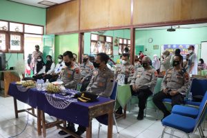 Polres Kendal Gelar Vaksinasi Merdeka Anak Usia 6 -11 Tahun Di SDN 1 Magelung