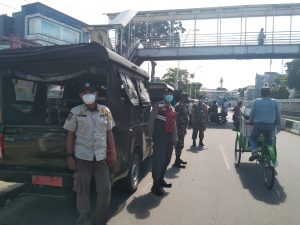 Babinsa Koramil 01/Jatinegara Bersama Tiga Pilar Giat PPKM Pendisiplinan Masyarakat