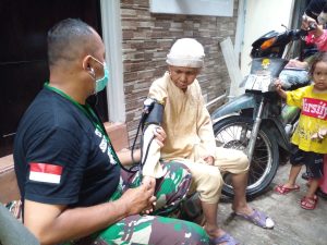 Serbuan Vaksinasi Door To Door Kolaborasi Koramil 02/TB Kodim 0503/JB Bersama Puskesmas Jembatan Besi Vaksin 11 Orang