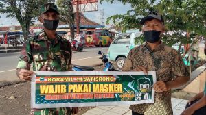 Anggota Koramil Jatisrono Terus Berikan Himbauan Pentingnya Protkes Kepada Warga