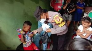 Serbuan Vaksinasi Door To Door Polsek Cengkareng di Duri Kosambi