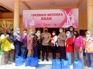 Polsek Kembangan Gelar Vaksinasi Merdeka Anak Usia 6-11 Tahun di Halaman Polsek Kembangan