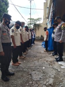 Polsek Kebon Jeruk Bersama 3 Pilar Laksanakan Edukasi Disiplin Dalam Menggunakan Masker