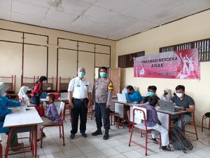 Team 176 dan 178 Polsek Tambelang Vaksinasi Presisi Serentak Untuk Anak Usia 6-11 Tahun