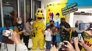 Danramil 05/Kramatjati Dampingi Giat Kunjungan Kapolres Metro Jaktim Giat Vaksin Susulan Usia 6-11 Tahun