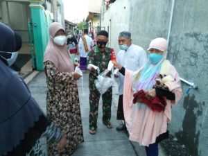 Serda Budiono Cek Prokes Dan Bagikan Masker Gratis Pada Kegiatan Pengajian di Masjid An Nur