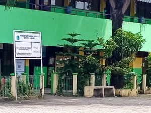 Tepergok di Dalam Ruang Sekolah SDN 04 Petang sedang Asyik Berduaan