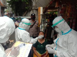 Pastikan Warga Sehat, Babinsa Cip. Besar Selatan Bersama Satgas Covid-19 Giat Tracing ACF