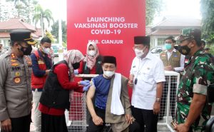 Dandim 0608/Cianjur Suntikan Vaksin Booster bersama Forkopimda Cianjur