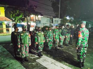 Antisipasi Kejahatan Malam, Koramil 07/Cipayung Gelar Patroli Guantibmas