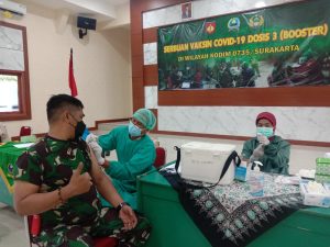 Dukung Program Pemerintah, Ratusan Prajurit Kodim 0735/Surakarta Terima Vaksin Booster