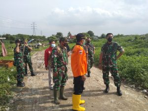 Danrem 051/Wkt Brigjen TNI Yustinus Nono Yulianto, S.E., M.Si., Meninjau Pembuangan Sampah Liar Samping Kali CBL Tambun Bekasi