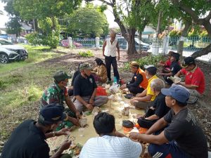 Sertu Tukidi Laksanakan Sosialisasi Dan Himbauan Prokes Terhadap Warga