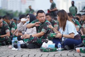 Istimewa dan Nikmat, Kesan Awak Media Saat Makan Siang Bersama Kasad di Monas
