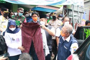 Pemerintah Kota Jakarta Barat Menyalurkan Bantuan Untuk Warga Yang Terdampak Musibah Kebakaran