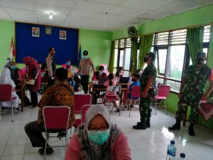 Murid SDN 1 Wuryantoro Terima Vaksin, Babinsa Dan Bhabinkamtibmas Berikan Pendampingan