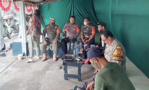 Kamtibmas Kondusif, Babinsa, Bhabinkamtibmas Sambangi Pos RW.01 Kel. Jatinegara