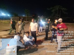 Patroli Kamtibmas Koramil 05/Cilincing Bersama Tripilar Amankan Remaja Yang Hendak Tawuran