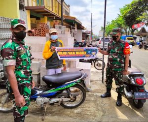Kunjungi Tempat Umum, Ini Yang Dilakukan Anggota Koramil Ngadirojo Kepada Warga