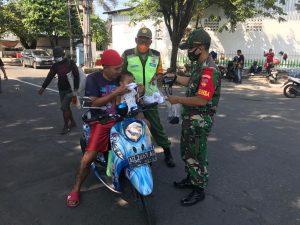 Begini Cara Babinsa Dalam Mencegah Penyebaran Varian Baru Omicron di Wilayah