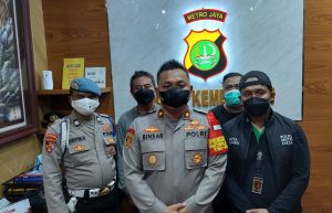 Viral Video Seorang Pria Diamuk Massa Yang Kedapatan Mencuri Air Conditioning (AC)