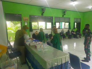Antisipasi Penyebaran Covid-19, Babinsa Dan Bhabinkamtibmas Dampingi Tes Swab Di Sekolah