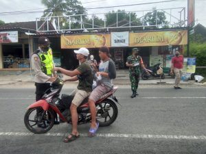 Tingkatkan Disiplin Protkes, TNI-Polri Dan Satgas Penanganan Covid-19 Kecamatan Wuryantoro Kompak Gelar Operasi
