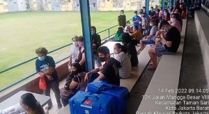 Meskipun Hujan Mengguyur, Serbuan Vaksinasi Koramil 01/TS Kodim 0503/JB Tetap Berjalan Lancar