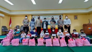 Peduli Terhadap Sesama, Kapolsek Tanjung Duren Beserta Jajaran Menyisihkan Rezekinya Untuk Anak Yatim Piatu