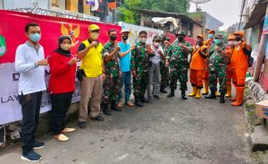 Warga RW.10 Kel. Ciracas Bersama Babinsa Kerja Bakti Memperindah Kampung Pancasila