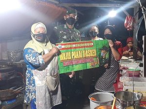 Patroli Malam, Babinsa Tetap Laksanakan Himbauan Prokes Covid-19