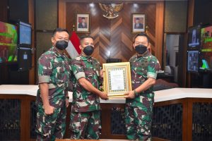 Lakukan Aksi Heroik, Serma Junaidi Dapat Penghargaan Dari Kasad