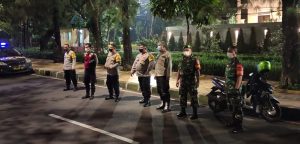 Pelihara Kondusifitas Wilayah Teritorial, Koramil 04/Pulogadung Bersama Tiga Pilar Giat Patroli Kamtibmas