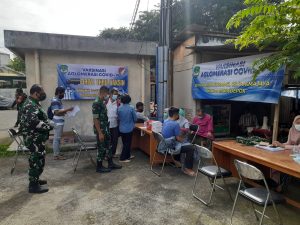 Koramil 03/Sukmajaya Vaksin Booster Para Pedagang Lansia di Pasar Agung Depok