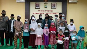 Hari Pertama Menjabat Kapolsek Tambora, Kompol Ocha Menggelar Santunan dan Doa Bersama Para Anak Yatim