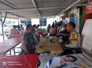 Kunjungi Ponpes Arrahmaniyah, Babinsa Pancoran Mas Depok Ajak Pedagang Jaga Kebersihan