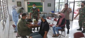 Kolaborasi Koramil 01/Jatinegara Dengan Polkes Matraman dan Ketua RW, Gelar Vaksin Booster