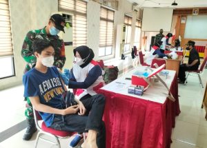 Tingkatkan Imunitas Komunal, Kodim 0505/JT Bersama Muspika Ciracas Gelar Vaksin
