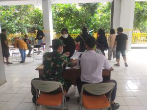 100 Orang Tervaksin Dalam Serbuan Vaksinasi TNI Koramil 02/TB Kodim 0503/JB