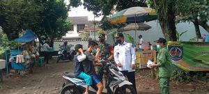 Tekan Penyebaran Covid-19, Tiga Pilar RJB Depok Gelar Aksi Bagi-Bagi Masker